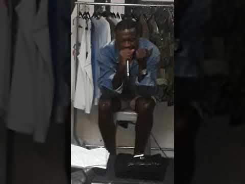 Myck Kabongo rap au porte ouverte.