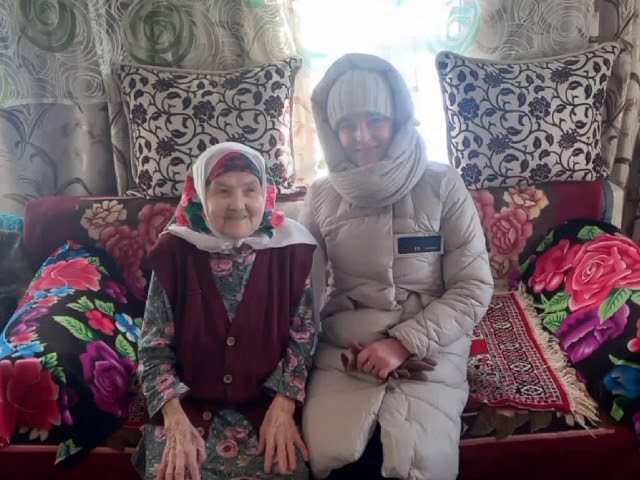 Заведующая Ново-Арышской сельской библиотекой Разиля Мухаметрахимова организовала акцию «Рука помощи пожилым людям»