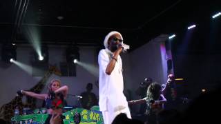 SNOOP LION-&quot;Drop It Like It&#39;s Hot&quot;(Live In Toronto Aug/3/2012)