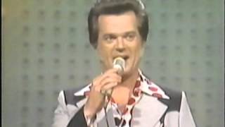 Conway Twitty &quot;The Race is On&quot; Live on &quot;Pop Goes the Country&quot; 1976