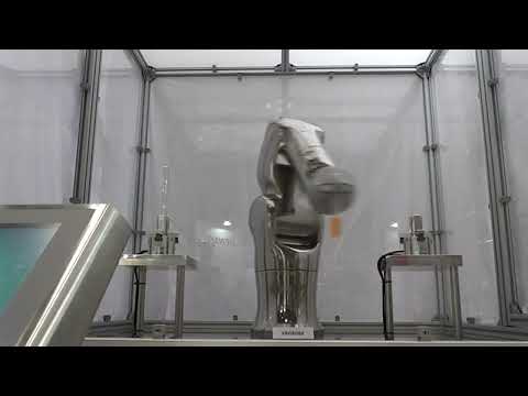Robot DENSO VS-050S2 transfiriendo y agitando líquidos en tubos