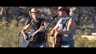 A horse with no name (America Cover) Blonde Brothers Live - Joshua Tree Desert (California)