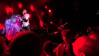 SUEDE - SHE&#39;S IN FASHION (ACOUSTIC) - (LIVE IN PARIS 2013)