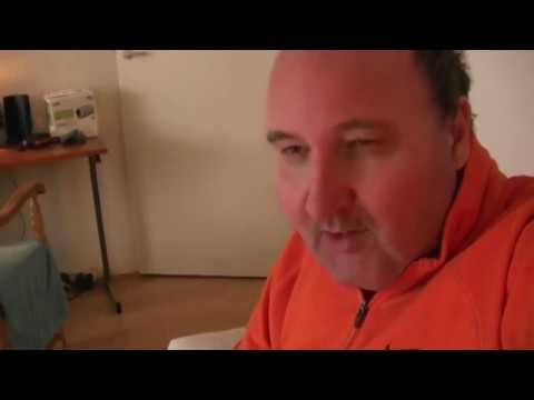 John dropper igen sit studie for at drikke sig fuld