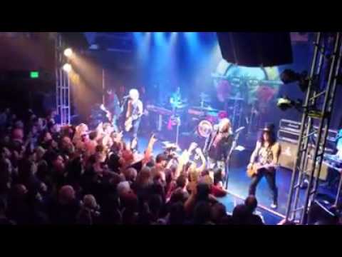 GUNS AND ROSES "WELCOME TO THE JUNGLE" LIVE REUNION APRIL 1, 2016