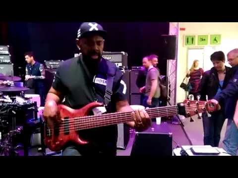 andrew gouche jam at tecamp booth musikmesse 2015