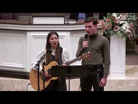 Familia Toderica- „ O lume alearga, alearga intruna “