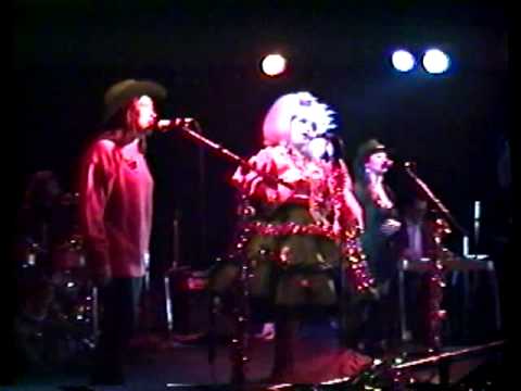 Melba Toast, Kathy Tally, Toni Dodd - Santa Claus is Coming to Town