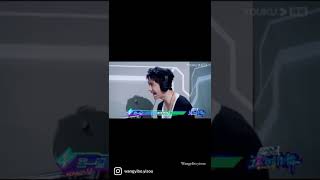 Download lagu HAHAHA Yibo he just can’t lie... he was listening to everything bcz the music stopped 🤣 #wangyibo mp3