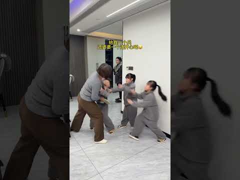 給我一個兵 還婆婆一個連 腿也不算了腰也不疼了還嫌少呢哈哈😂#人類幼崽迷惑行為大賞 #萌娃搞笑日常 #記錄真實生活