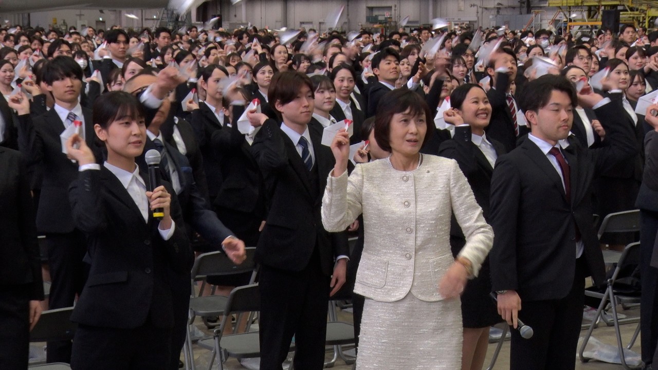 趣向凝らし新社会人の門出祝う （日本航空グループ）