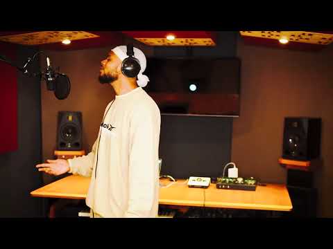 YNDIGO performing "Immer wenn du gehst" by NAOMI: NAPPY SESSION #2