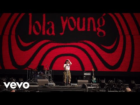 Lola Young - Messy (On The Road)