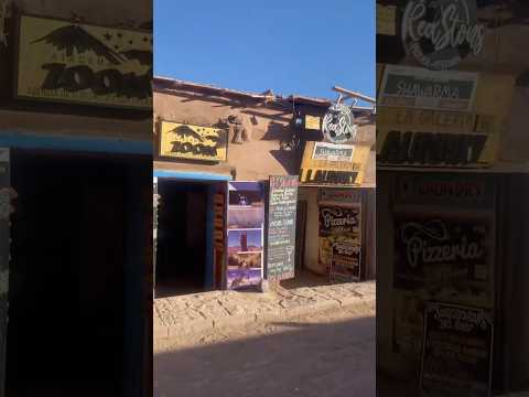 San Pedro de Atacama, pouštní městečko s hliněnou architekturou/Desert town with adobe architecture