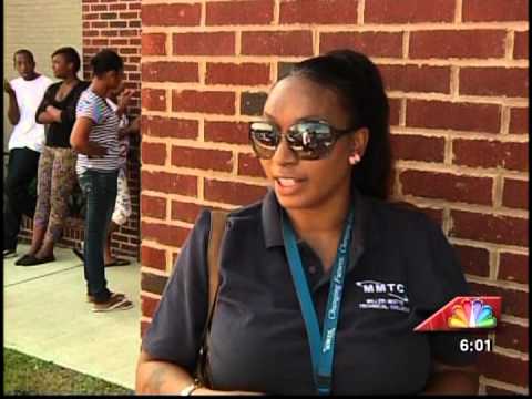 41NBC/WMGT- Welcome Center Crowded From Registration- 8.5.13