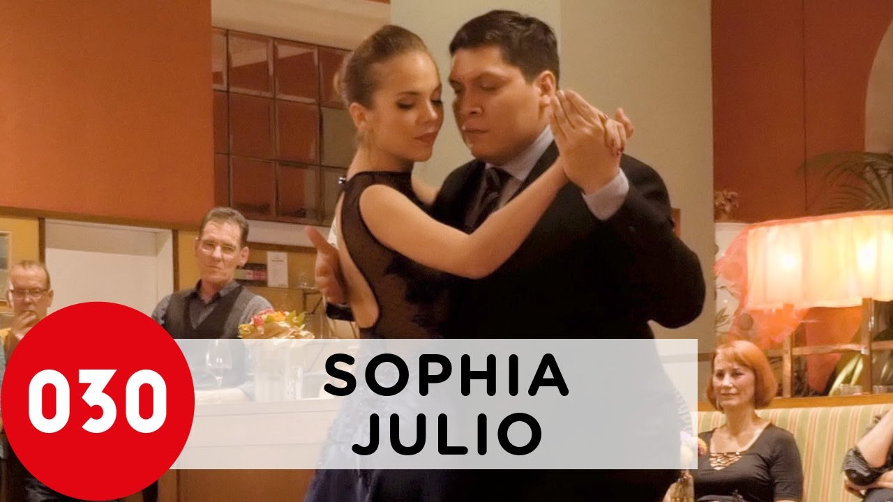 Sophia Paul and Julio Cesar Calderon – Qué hacés, qué hacés!