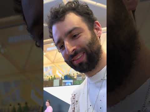 Pirates of the Caribbean BEST version - 10-year old violinist SHOCKS the whole airport! 🎻🤯