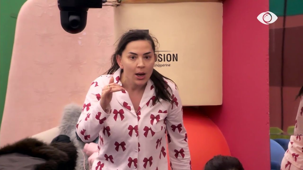 “Pse më zgjon nga gjumi?!”/ Rozana debaton me Xumin: Mos ma bëj më…