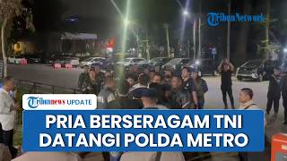Pria Berseragam TNI Bawa Senjata Datangi Polda Metro Jaya, Brimob Langsung Siaga di Depan Pagar
