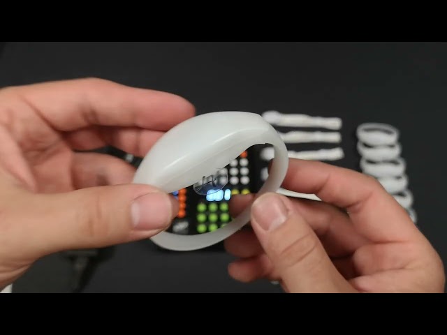 Vídeo relacionado con Sumrica Luces LED mágicas para dedos, luz para los pulgares, dedo falso, truco de magia, suministros para fiestas (rojo, paquete de 3 unidades, 6 unidades y adulto x 3 paquetes/6 piezas)