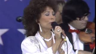 Loretta Lynn - Heart Don&#39;t Do This To Me (Live at Farm Aid 1985)