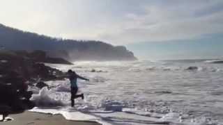 preview picture of video 'Caught by waves in Neskowin'