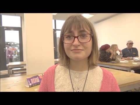 Betsy wants her hat back