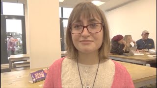 Betsy wants her hat back