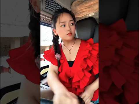 一位美麗的少女乘坐一艘古老的獨木舟，載著貨物向北行進🚢🚛, #transportation #trucking #truck #driver #girltrucker