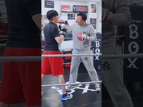 サウスポー30代男性に右フックの打ち方でフェイントになる駆け引きを解説 #shorts