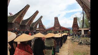 preview picture of video '(8) Pemakaman Ne' Lembang di Tongkonan Lombok - Bokko, Sangalla Utara tgl 30 Juni - 5 Juli 2014'