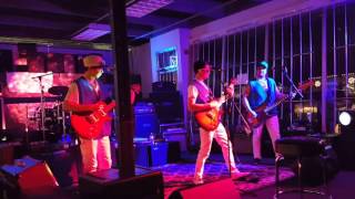 Los Hitos - Nothin Compares 2 U(Me First &amp; the Gimmie Gimmies Cover)