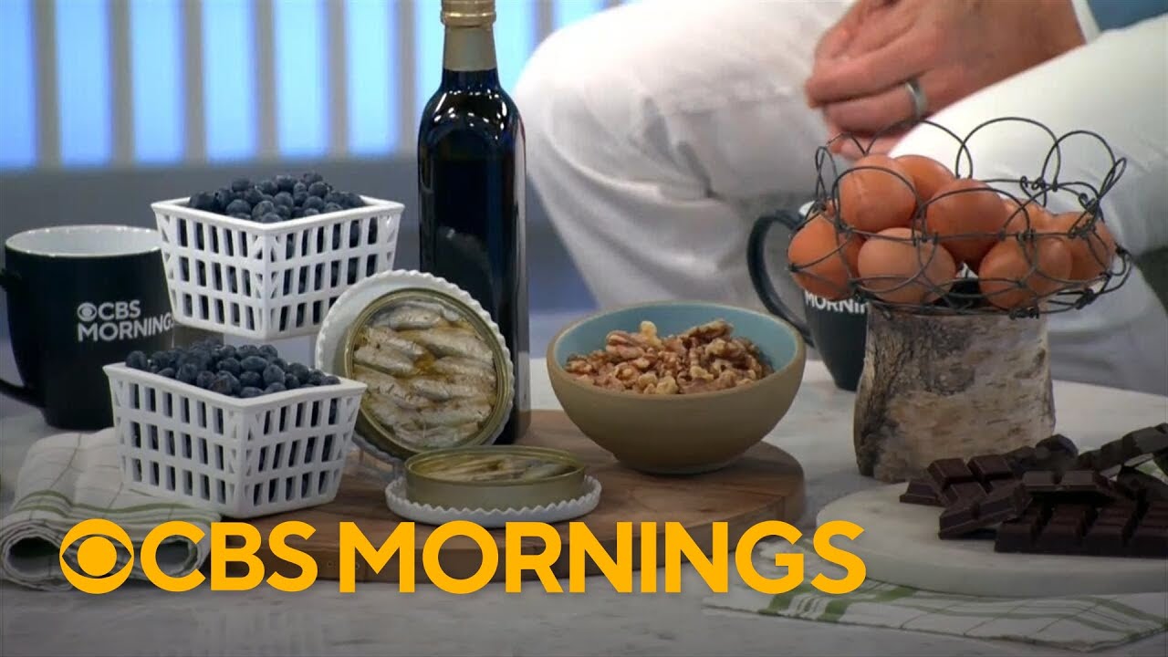 Doctor explains which foods help avoid or cause brain fog