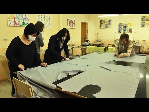 Коломияни шиють захисні костюми для медиків