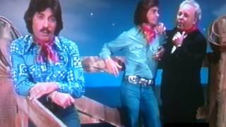 Engelbert Humperdinck-''Eddie Arnold'' tribute medley with Caroll O'Connor and Tony Orlando 1976.