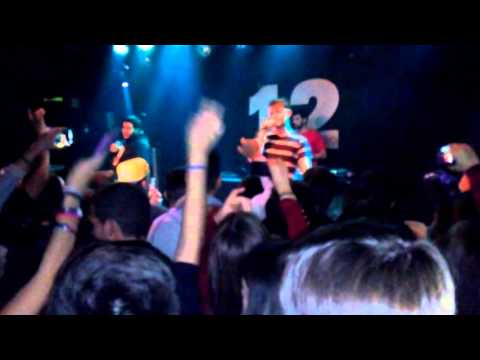 NIKONE EN MURCIA / ENTRE LA ESPADA Y LA PARED