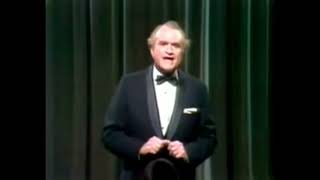 Red Skelton recites the Pledge of Allegiance.
