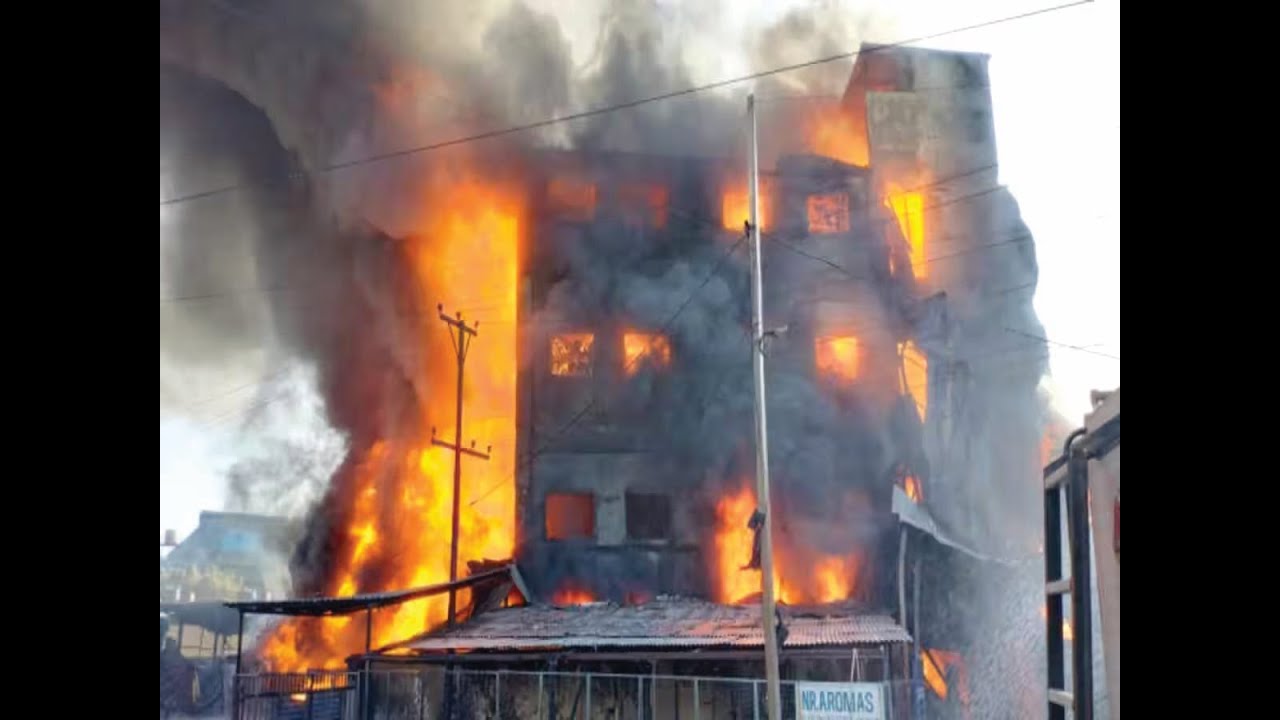 परफ्यूम फैक्ट्री में लगी भीषण आग, एक की मौत, 9 लापता, कई घायल
