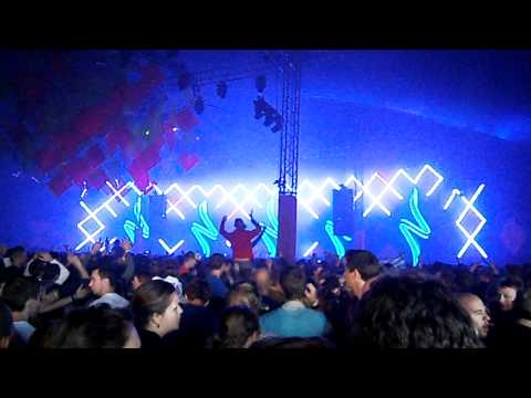 Bingo Players (plays Gimme Everything) @ Versuz - Tomorrowland 2011.AVI