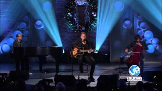 Matthew West Performs "The Heart of Christmas"
