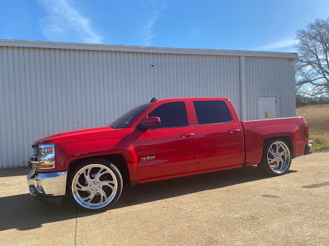 24 in corsart wheels on 2018 Chevy Silverado on 4/6 drop