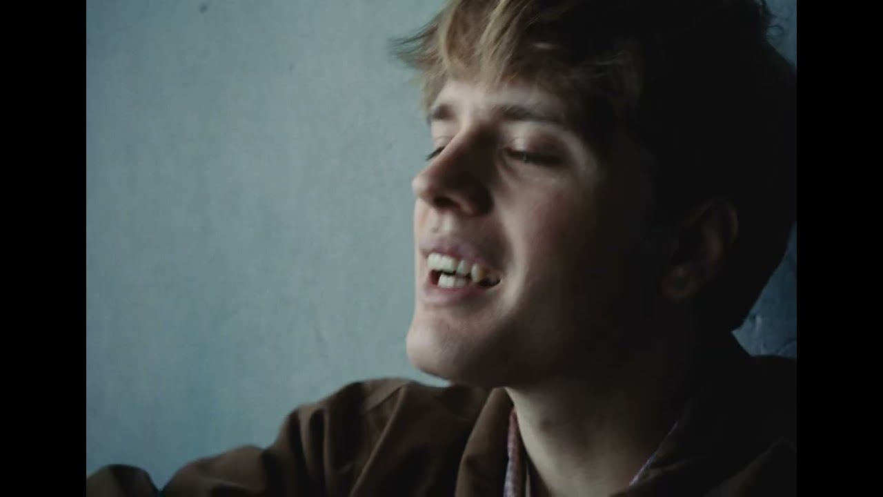 Bild zum Video Ivo Martin - Mensch Im Spiegel