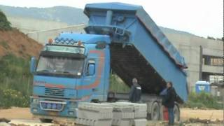 preview picture of video 'VOLVO FH12 Tractor Tipper.'