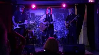 michelle rumball sings kevin quain with kevin on lead guitar