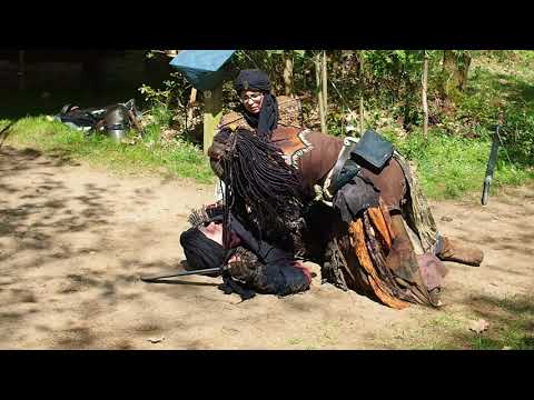 Rast am Yandberger Hof - Orklager members marching to war and treating their wounded