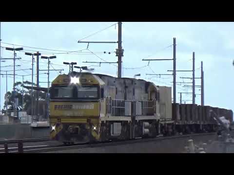 NR102 NR52 on 4PM4 in hoppers crossing