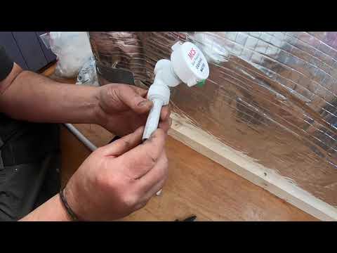 Vlog 26, Narrowboat Fit Out -  PLUMBING IN THE WATER TANK