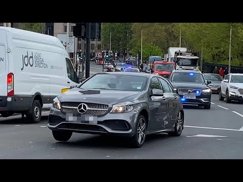 POLICE CHASE in LONDON caught on camera - 3 Police Cars chasing a Suspect Vehicle