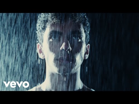 Video thumbnail for MILANO PIANGE (feat. il passato)