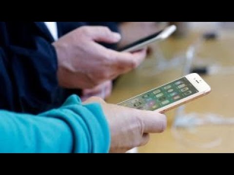 アップルは1Tの時価総額を打つ (Apple hits $1T market value)